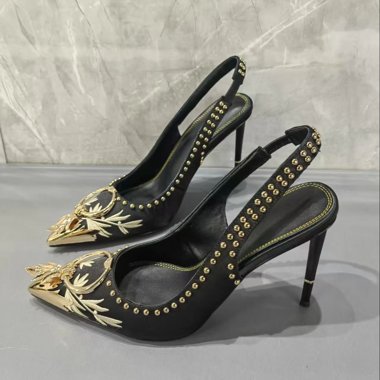 Embroidery Velvet Women Sandal - Embroidery Design บทวิจารณ์และราคา