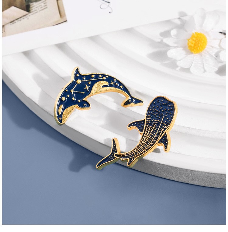 Cute Blue Whale Dolphin Brooch - Embroidery Whale บทวิจารณ์และราคา