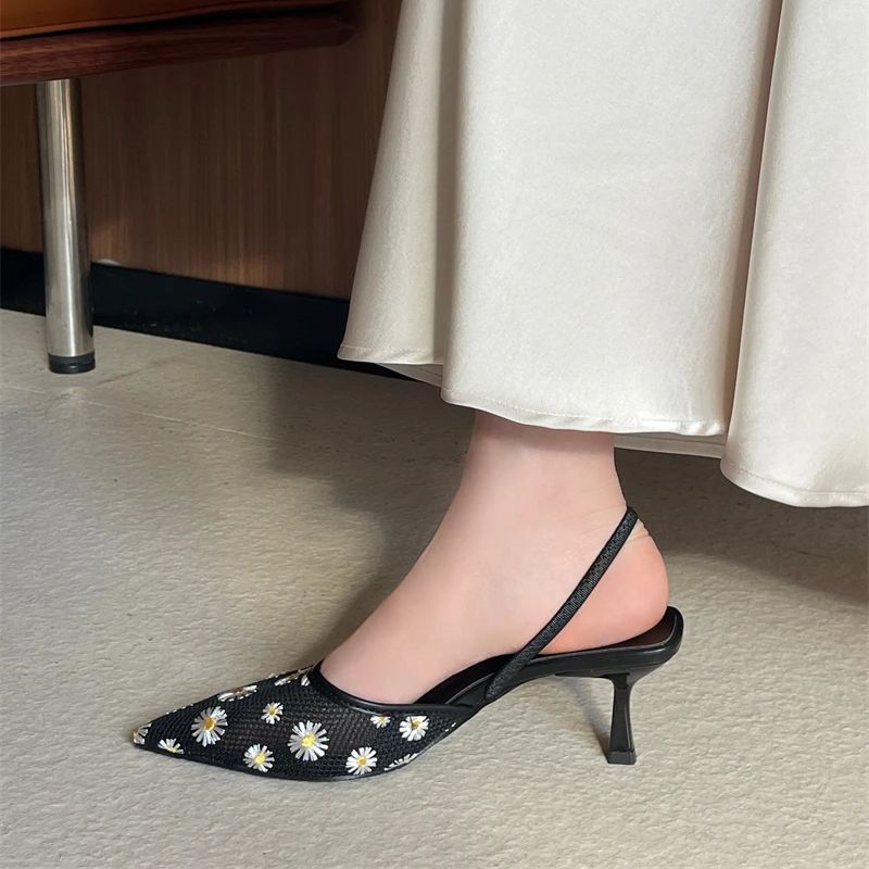 Burgundy Heels Black Pointed T - Embroidery Flower บทวิจารณ์และราคา