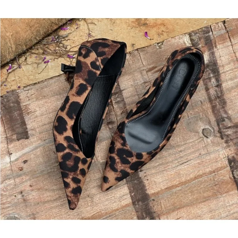 2024 Women Sexy High Heels Bur - Embroidery Flat Shoes บทวิจารณ์และราคา
