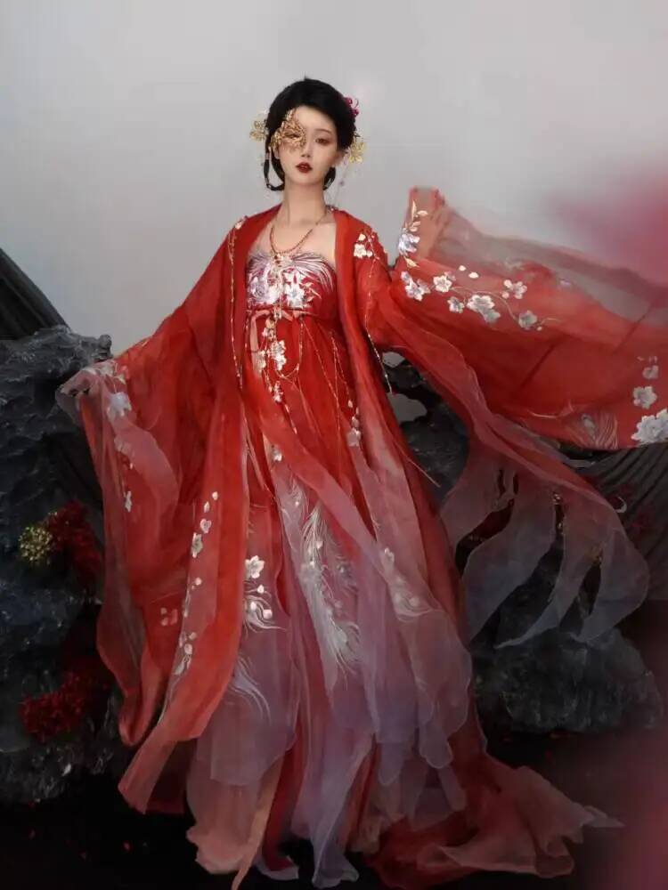 Women In Hanfu Heavy Embroider - Embroidery Dress บทวิจารณ์และราคา