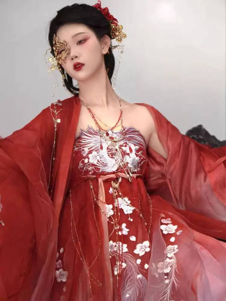Women In Hanfu Heavy Embroider - Embroidery Dress บทวิจารณ์และราคา