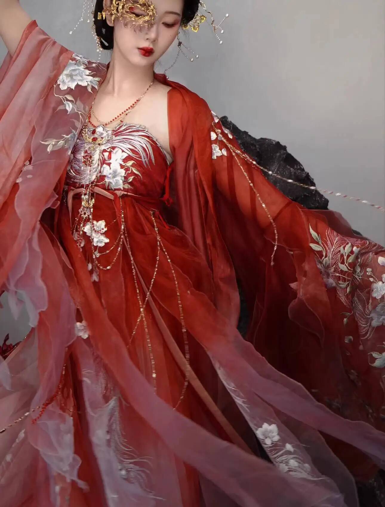 Women In Hanfu Heavy Embroider - Embroidery Dress บทวิจารณ์และราคา