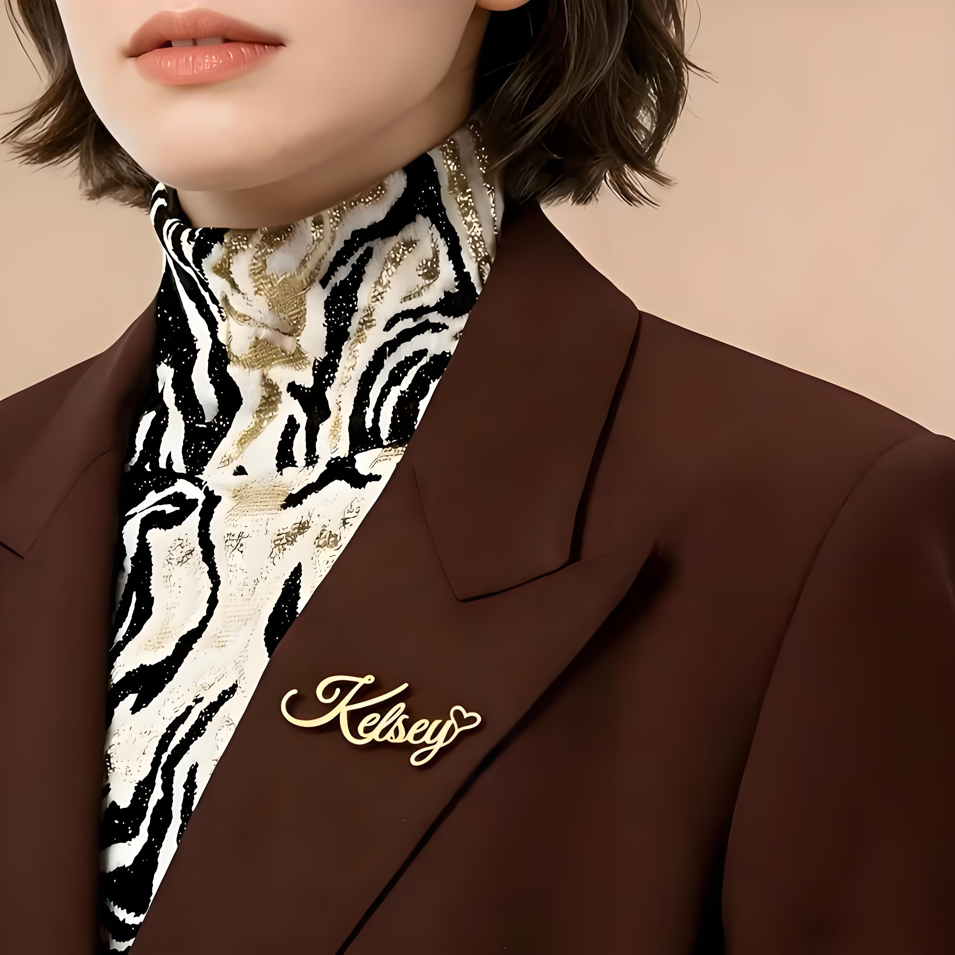 Custom Cursive Name Lapel Pin  - Embroidery Texture บทวิจารณ์และราคา