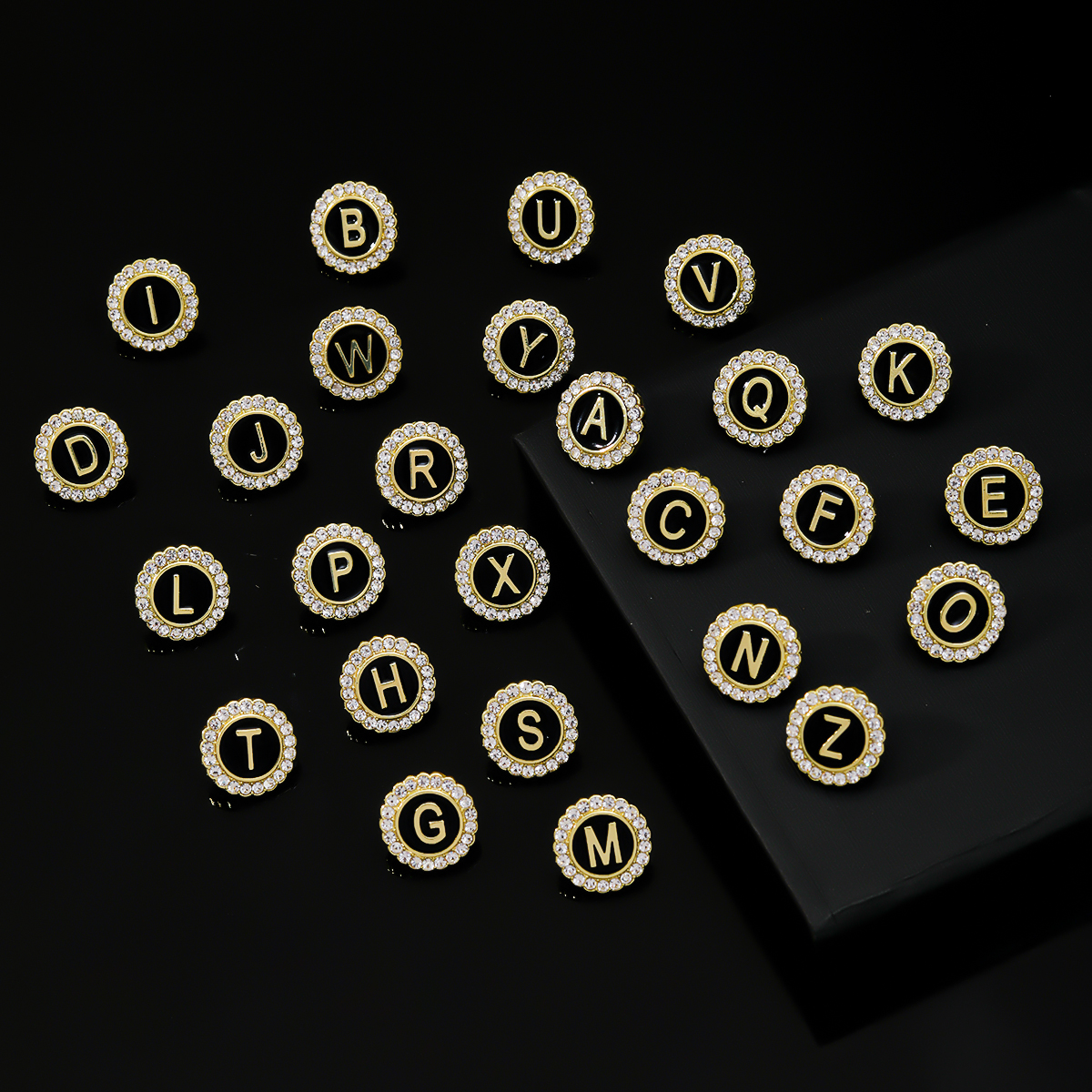 Shiny 26 Alphabet Crystal Roun - Embroidery Letter M บทวิจารณ์และราคา