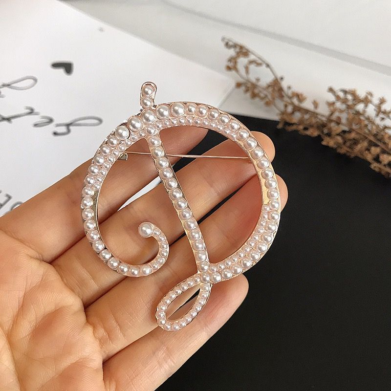 English Letters A-Z Pearl Broo - Embroidery Letter M บทวิจารณ์และราคา